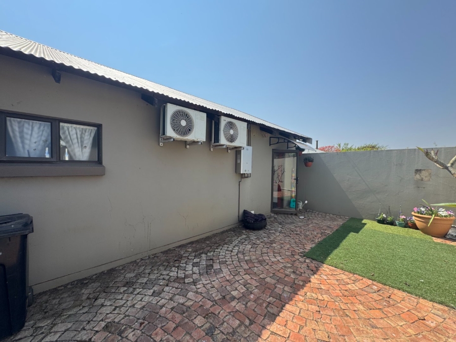 Commercial Property for Sale in Zilkaatsnek North West